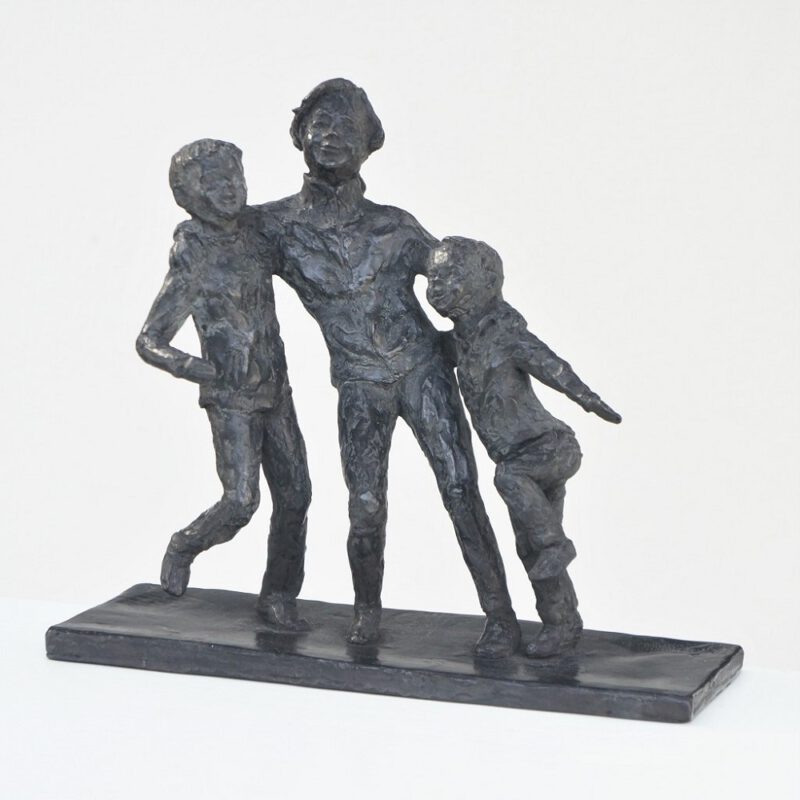 3 spelende kinderen bronzen beeld