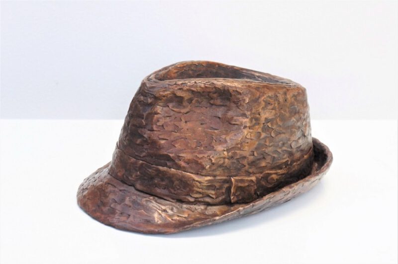 hoed bronzen beeld