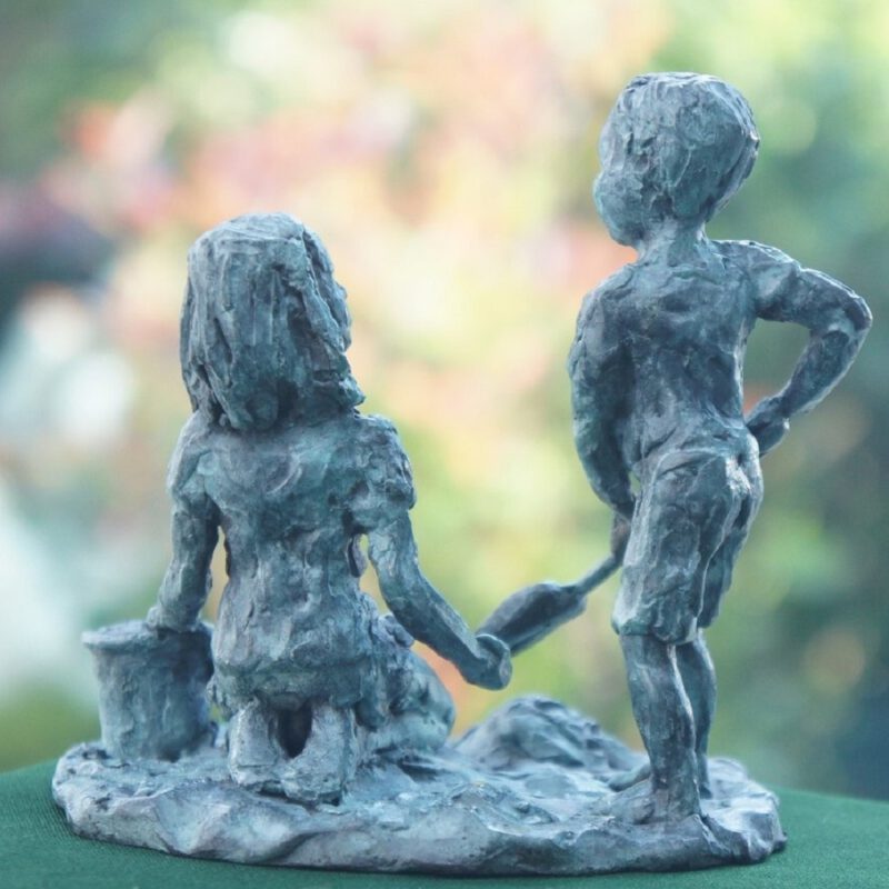 bronzen beeld spelende kinderen Diane Timmer