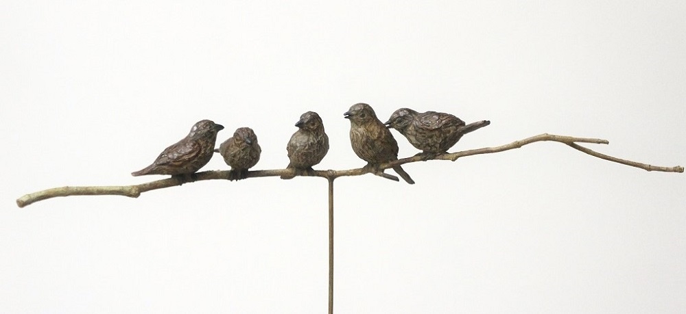 5 musjes op een tak in brons