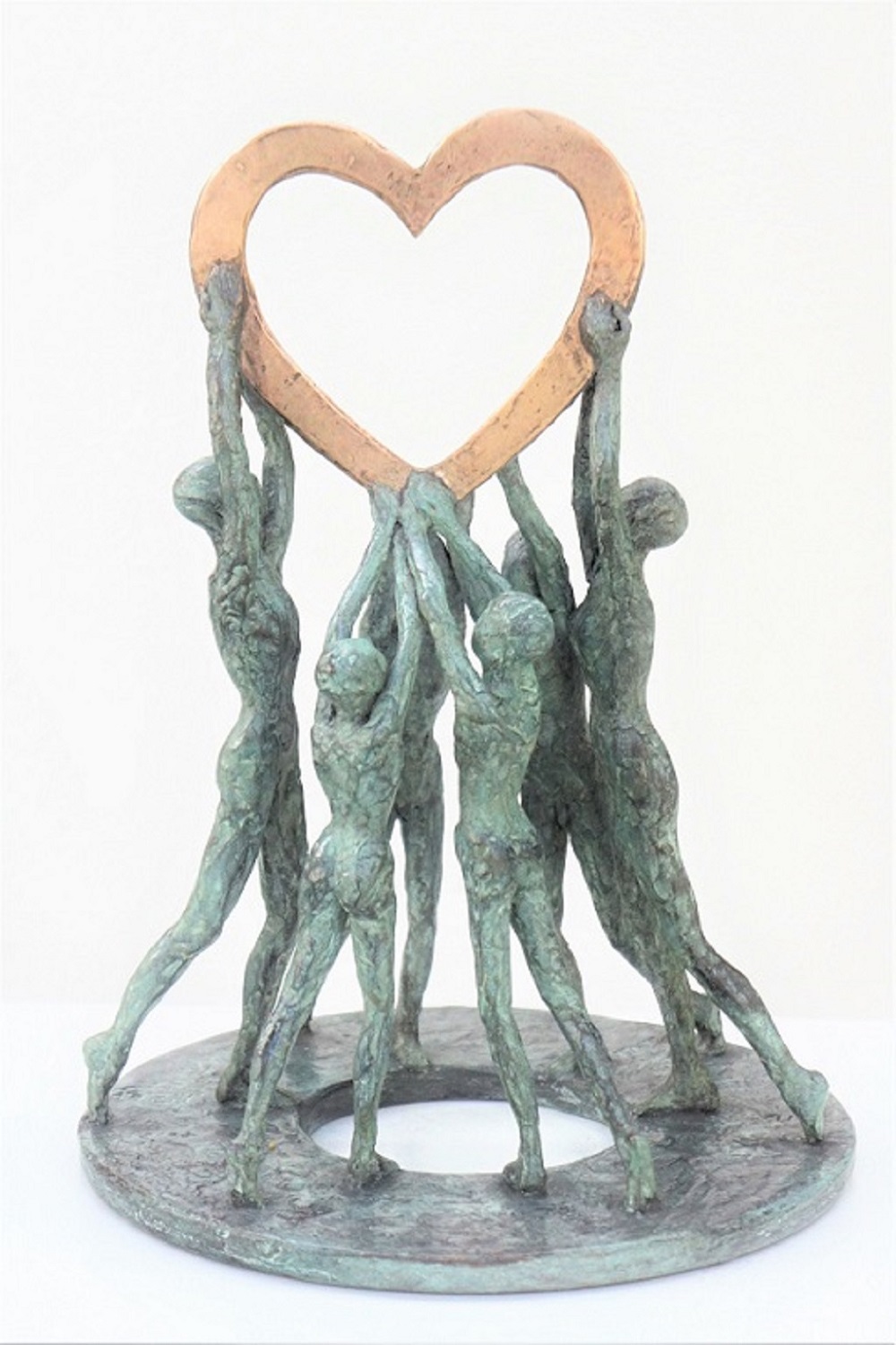 bronzen beeld gezin met hart Diane Timmer