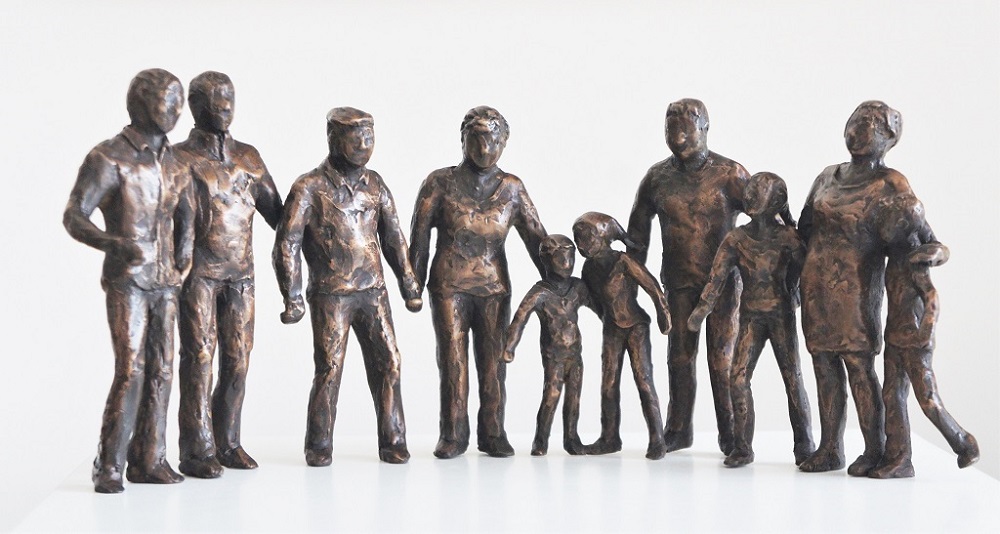 familie beeld in brons 