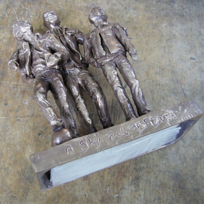 bronzen beeld 3 broers als asurn